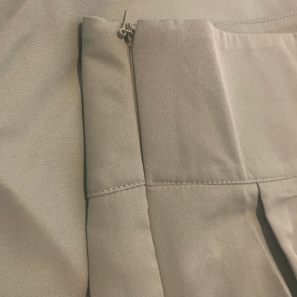 Cuffed hem plicated green shorts - Picture 7 of 7